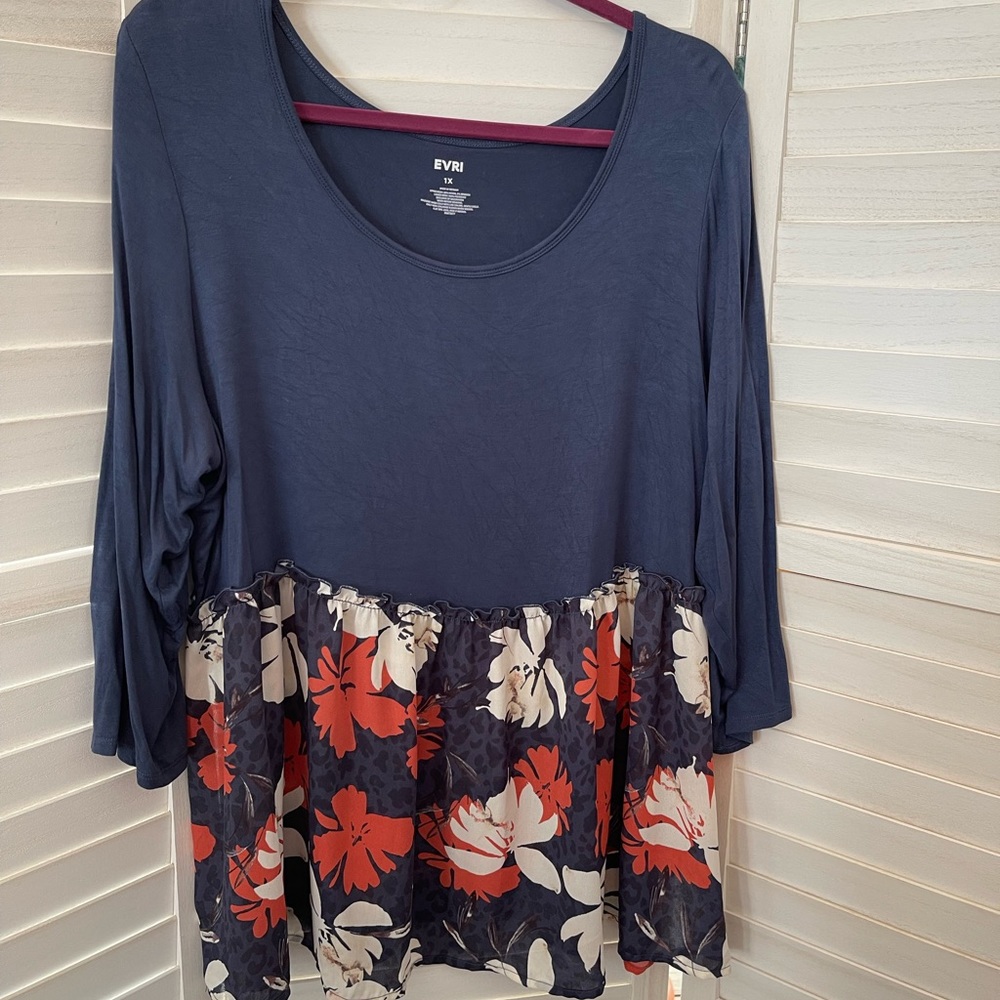 💕EVRI blue floral baby doll blouse top. Size 1X
